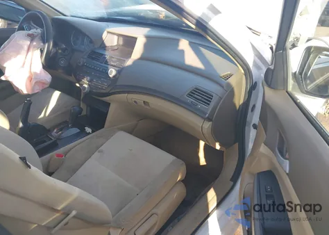 2010 Honda Accord 2.4 Lx z USA, uszkodzony, nr VIN 1HGCP2F37AA148942